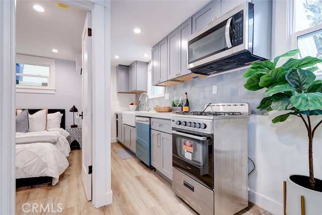 120 36th Place, Manhattan Beach, California 90266, 3 Bedrooms Bedrooms, ,2 BathroomsBathrooms,Residential,Sold,36th,SB23014621