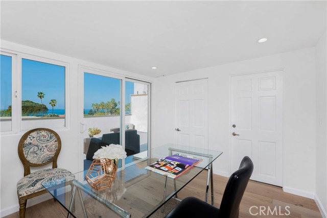 317 Broadway, Redondo Beach, California 90277, 2 Bedrooms Bedrooms, ,3 BathroomsBathrooms,Residential,Sold,Broadway,SB22046818