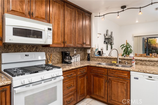 Detail Gallery Image 11 of 39 For 176 Calle Renata, San Dimas,  CA 91773 - 4 Beds | 2/1 Baths