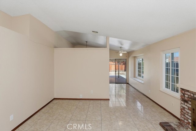 Detail Gallery Image 9 of 36 For 1907 Overland, Colton,  CA 92324 - 3 Beds | 2 Baths