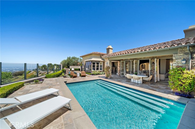 39 Sarteano Dr., Newport Coast CA: https://media.crmls.org/medias/67c4a869-d188-454c-8321-8133b3660248.jpg