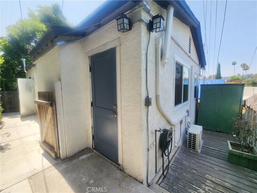https://media.crmls.org/medias/67c4af35-fde8-4370-974a-853f52f7c3c5.jpg?preset=X-Large