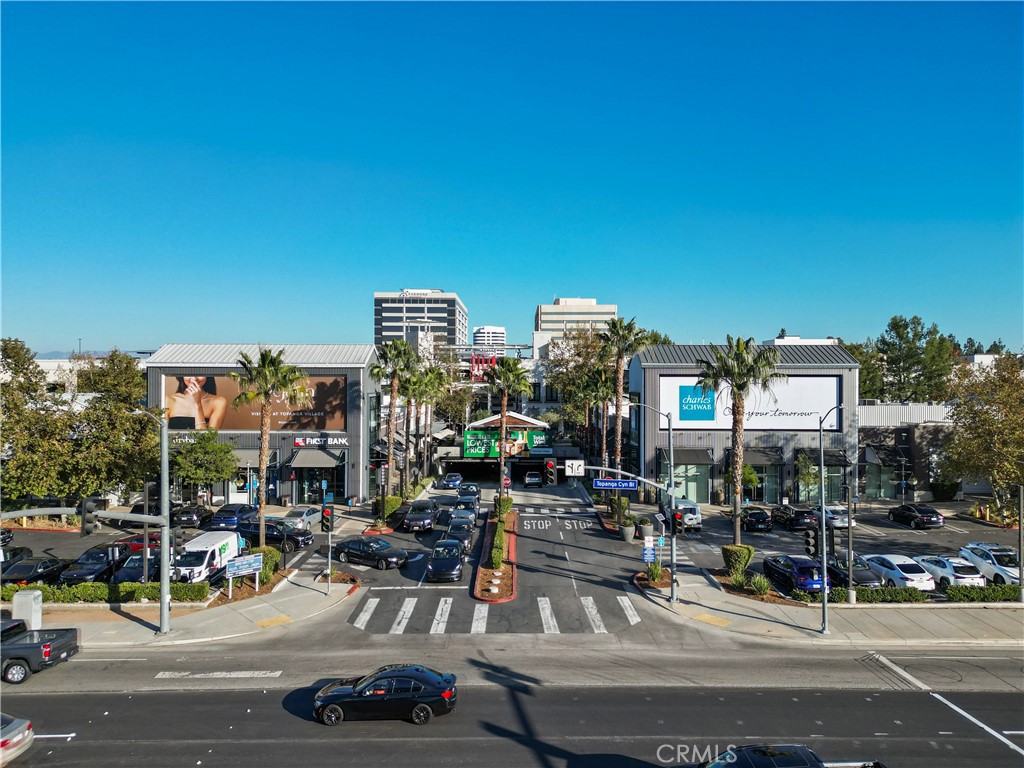 https://media.crmls.org/medias/67c53f4b-f432-44e2-afda-1d094b94d451.jpg?preset=X-Large
