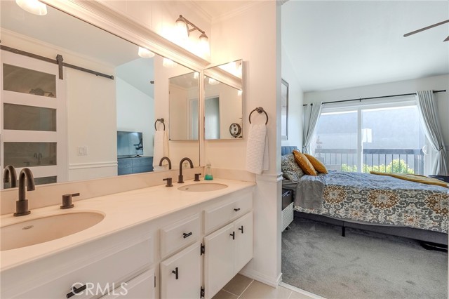 23549 Victory blvd., West Hills CA: https://media.crmls.org/medias/67c55c38-eb7f-473f-b958-707a99877bc9.jpg