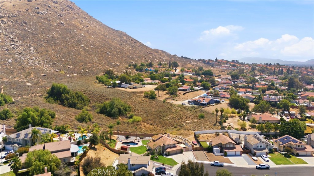 https://media.crmls.org/medias/67c580d7-86ca-4425-9126-0207ef7ce3f2.jpg?preset=X-Large