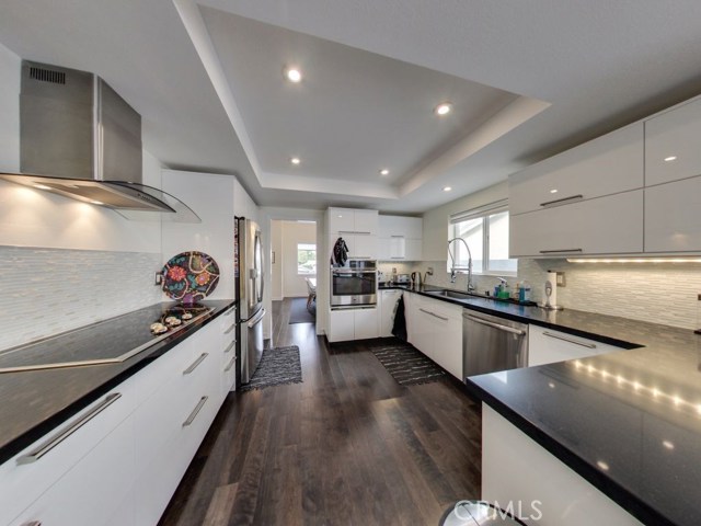 2114 Farrell Avenue, Redondo Beach, California 90278, 4 Bedrooms Bedrooms, ,1 BathroomBathrooms,Residential,Sold,Farrell,SB17057988