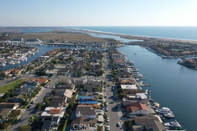 Detail Gallery Image 14 of 16 For 16852 Bolero Ln, Huntington Beach,  CA 92649 - 4 Beds | 4/1 Baths