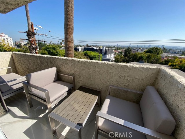 Detail Gallery Image 7 of 11 For 8400 De Longpre Ave #311,  West Hollywood,  CA 90069 - 2 Beds | 2 Baths