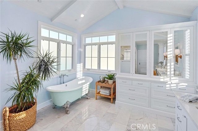 Detail Gallery Image 25 of 65 For 2132 Seville Ave, Newport Beach,  CA 92661 - 4 Beds | 4/1 Baths