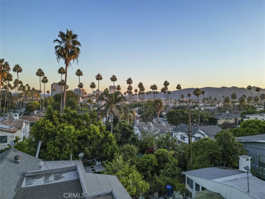 https://media.crmls.org/medias/67c65d0f-e53f-4b72-99f9-1827af27b519.jpg?preset=X-Large