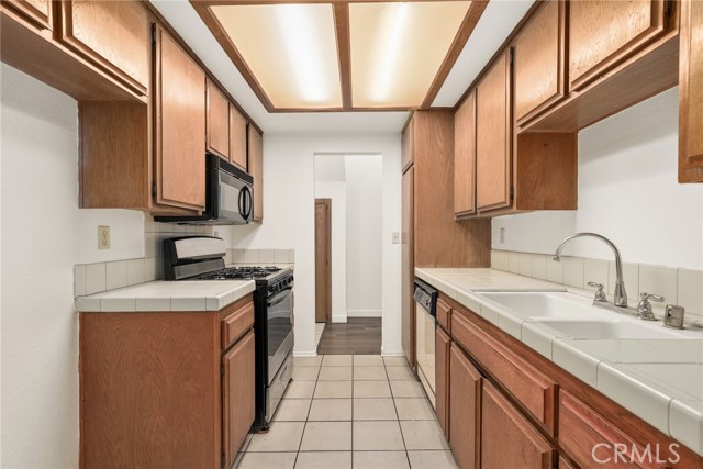 Detail Gallery Image 18 of 43 For 3697 Summer Ln, Baldwin Park,  CA 91706 - 3 Beds | 2/1 Baths