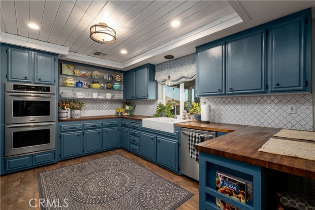 22831 Skylink Drive, Canyon Lake CA: https://media.crmls.org/medias/67c6eca5-69d8-46ae-892f-f4f01a76b617.jpg