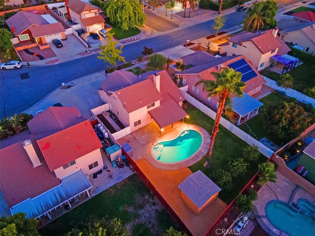 https://media.crmls.org/medias/67c7bf0f-202f-4f4e-8fe5-e2cc4f239188.jpg?preset=X-Large