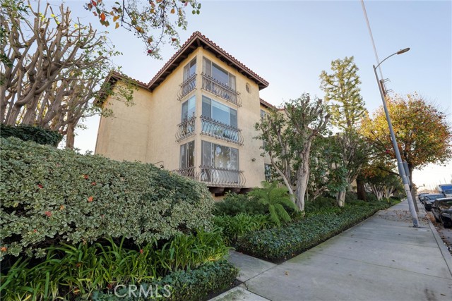 Detail Gallery Image 2 of 48 For 12830 Burbank Blvd. #310,  Valley Village,  CA 91607 - 2 Beds | 2 Baths