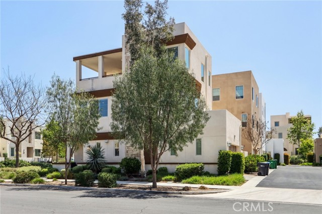 Detail Gallery Image 2 of 44 For 132 Interval, Irvine,  CA 92618 - 3 Beds | 2/2 Baths