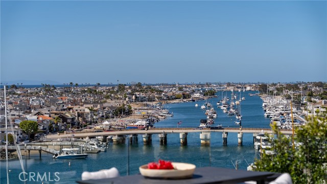 Detail Gallery Image 7 of 37 For 1409 Dolphin Terrace, Corona Del Mar,  CA 92625 - 5 Beds | 5/2 Baths