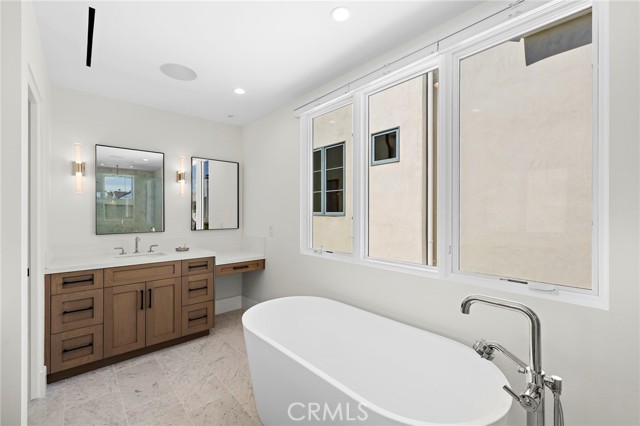 Detail Gallery Image 35 of 49 For 509 Carnation, Corona Del Mar,  CA 92625 - 3 Beds | 3/1 Baths
