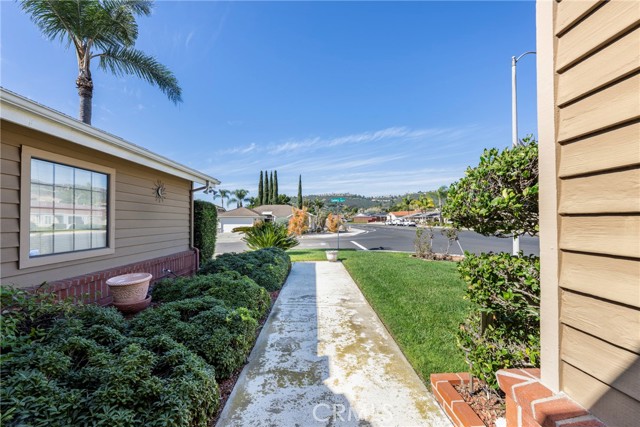 Detail Gallery Image 4 of 52 For 1894 Sunbury, Escondido,  CA 92026 - 3 Beds | 2 Baths