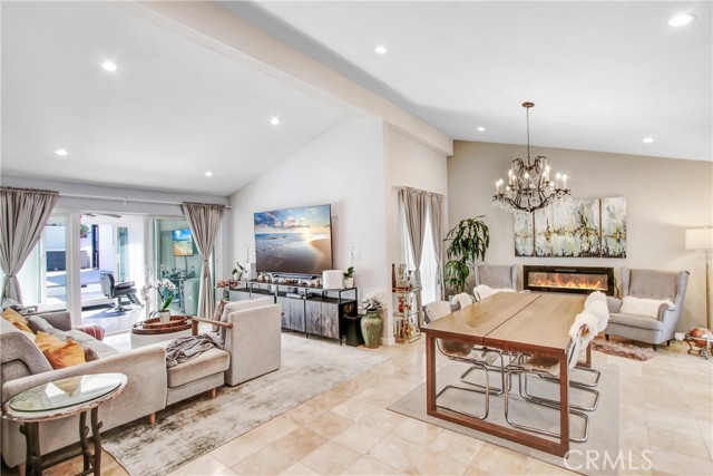 20200 Clark Street, Woodland Hills CA: https://media.crmls.org/medias/67ca5d54-3a18-4c34-9423-1047e5a1e9b2.jpg