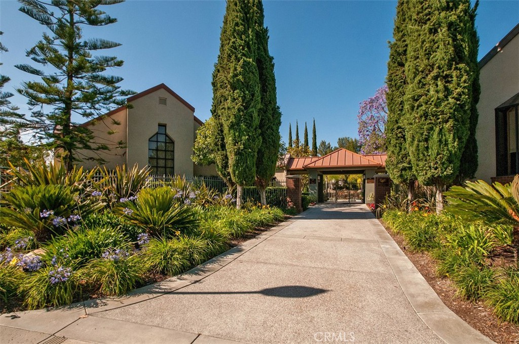 https://media.crmls.org/medias/67ca7839-da54-491c-9541-1b53e98a9393.jpg?preset=X-Large