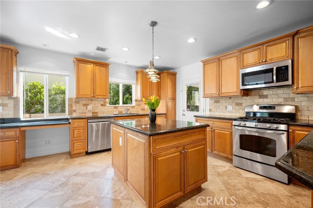 Detail Gallery Image 10 of 31 For 16814 Hartland, Lake Balboa,  CA 91406 - 3 Beds | 2 Baths