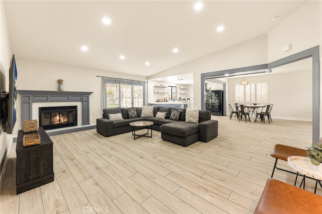 MLS #OC25120439 img 1