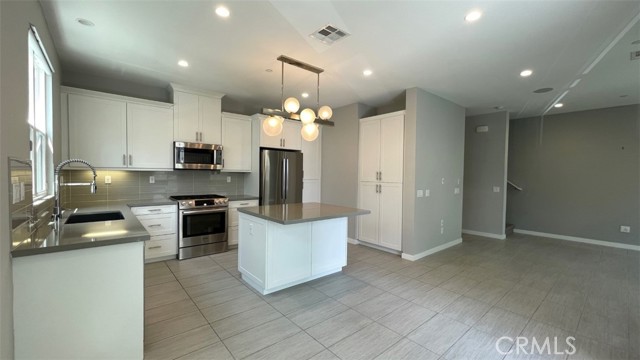2296 Synergy, Irvine CA: https://media.crmls.org/medias/67cc7042-43ba-4a14-8f86-060c7926b005.jpg