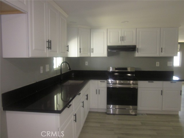 332 N Lyon Avenue, Hemet CA: https://media.crmls.org/medias/67cc7aed-edc3-465a-8a67-05ac5c371047.jpg
