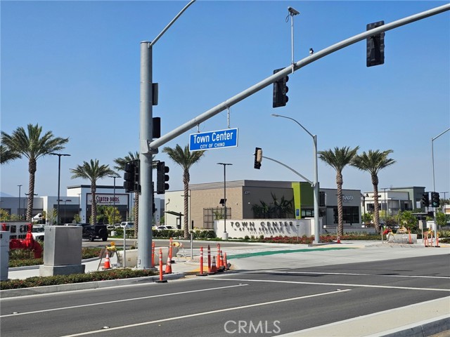 7800 Botany Street, Chino CA: https://media.crmls.org/medias/67cd83e8-305f-4528-b8e7-7568627f21ab.jpg