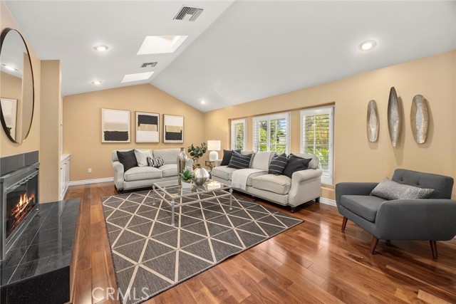417 W Las Palmas Drive, Fullerton CA: https://media.crmls.org/medias/67cd9780-a11b-489a-8187-55390e409329.jpg
