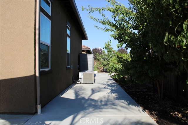Image 39 of 44 For 2633 Silvervale Street
