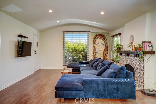 6531 Arlington Avenue, Los Angeles CA: https://media.crmls.org/medias/67cf18c4-b062-47b0-a122-7504cbd3869e.jpg
