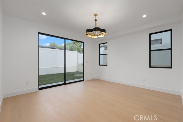 Detail Gallery Image 39 of 44 For 110 S Irena Ave #B,  Redondo Beach,  CA 90277 - 3 Beds | 4/1 Baths