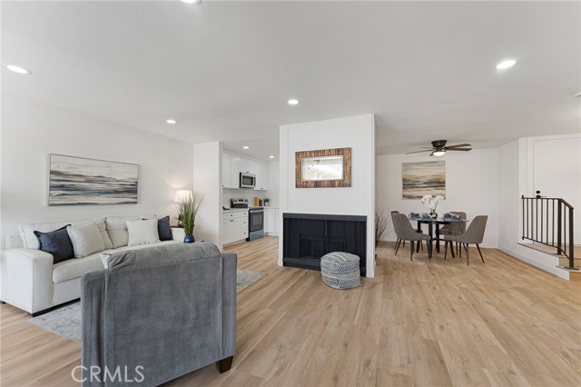 Detail Gallery Image 5 of 21 For 125 N Allen, Pasadena,  CA 91106 - 2 Beds | 2 Baths