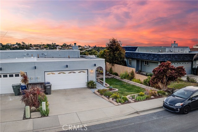 Detail Gallery Image 1 of 26 For 650 Vista Pacifica Cir, Pismo Beach,  CA 93449 - 2 Beds | 2/1 Baths