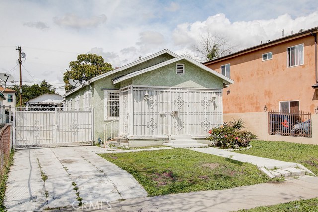 223 E 84th St, Los Angeles, CA 90003