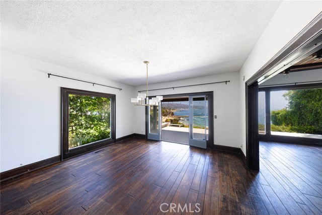 1051 Marine Drive, Laguna Beach CA: https://media.crmls.org/medias/67d2159f-994f-453b-8476-190c36bd6bda.jpg