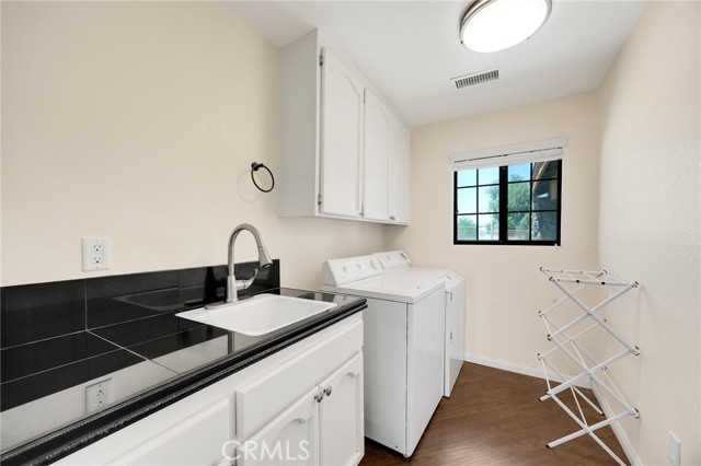 11915 Redwood Avenue, Hesperia CA: https://media.crmls.org/medias/67d3822b-b8dd-4594-907f-9992ce4f2b61.jpg
