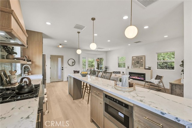 Detail Gallery Image 17 of 37 For 808 S Los Robles Ave, Pasadena,  CA 91106 - 3 Beds | 3 Baths