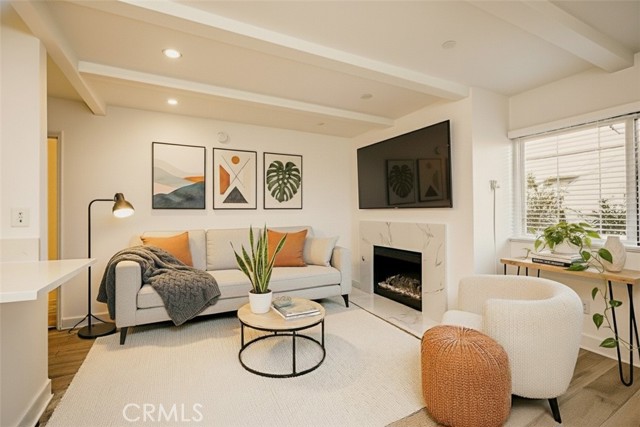 Detail Gallery Image 6 of 13 For 122 El Porto, Manhattan Beach,  CA 90266 - 1 Beds | 1 Baths
