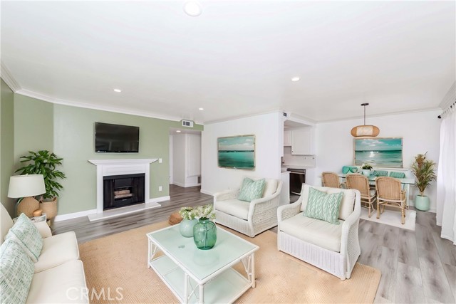 Detail Gallery Image 1 of 1 For 275 Esperanza Ave #403,  Long Beach,  CA 90802 - 2 Beds | 2 Baths