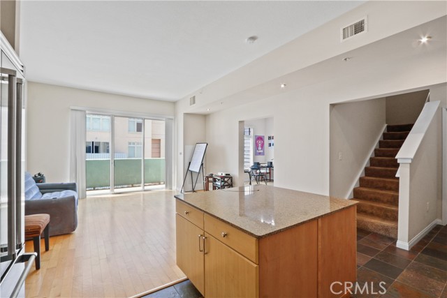 Detail Gallery Image 9 of 24 For 488 E Ocean Bld #P4,  Long Beach,  CA 90802 - 2 Beds | 2 Baths