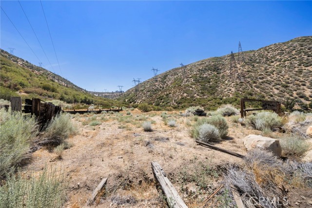 2 Aliso Canyon Road, Acton CA: https://media.crmls.org/medias/67d75c8d-9476-4d7c-a107-0e8c325a4093.jpg