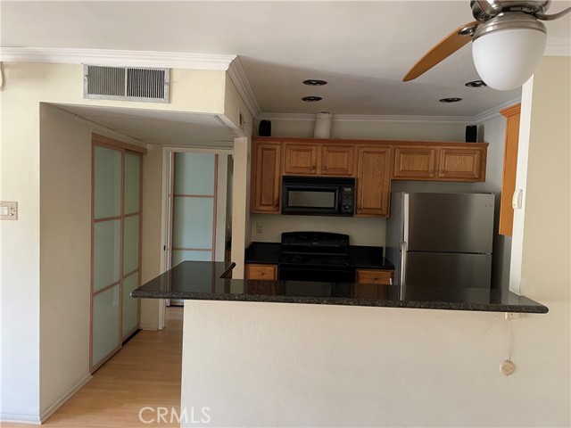 Detail Gallery Image 5 of 20 For 5257 Radford Ave #314,  Valley Village,  CA 91607 - 1 Beds | 1 Baths