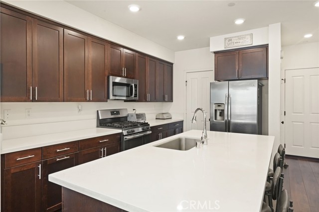 Detail Gallery Image 13 of 42 For 12827 W Hemingway Dr, San Fernando,  CA 91340 - 4 Beds | 2/1 Baths