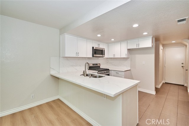 Detail Gallery Image 13 of 34 For 1139 Whitewater Dr #224,  Fullerton,  CA 92833 - 2 Beds | 2/1 Baths