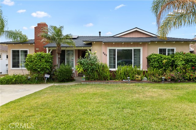 945 W Bonnie Brae Court, Ontario CA: https://media.crmls.org/medias/67db71ec-8a2c-438a-b802-6703f19f84ef.jpg