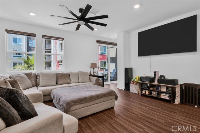 773 Grable S Circle, Orange CA: https://media.crmls.org/medias/67dc21c4-c26a-4402-877e-3ff7b3c023c7.jpg