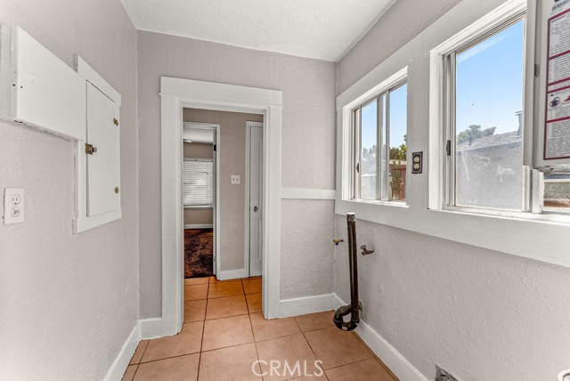 2820 E 6th Street, Los Angeles CA: https://media.crmls.org/medias/67dcc27f-923c-4fd2-8ca4-f9803307580d.jpg