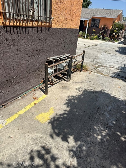 201 W Raymond Street, Compton CA: https://media.crmls.org/medias/67dcd380-be82-48ad-894f-9804bddf5bf4.jpg